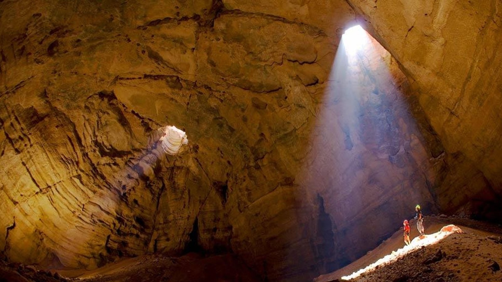 Majlis Al Jinn Cave - 2